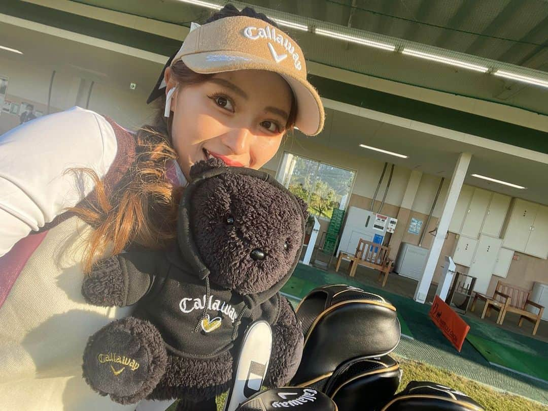 臼井麗香のインスタグラム：「. 🧸newヘッドカバー🧸 #callaway #lovecallaway  #callawaygolf  @callawaygolf_japan  @love_callaway #ゴルフ#ゴルフ女子#アパレル #ゴルフ好き#ファッション」