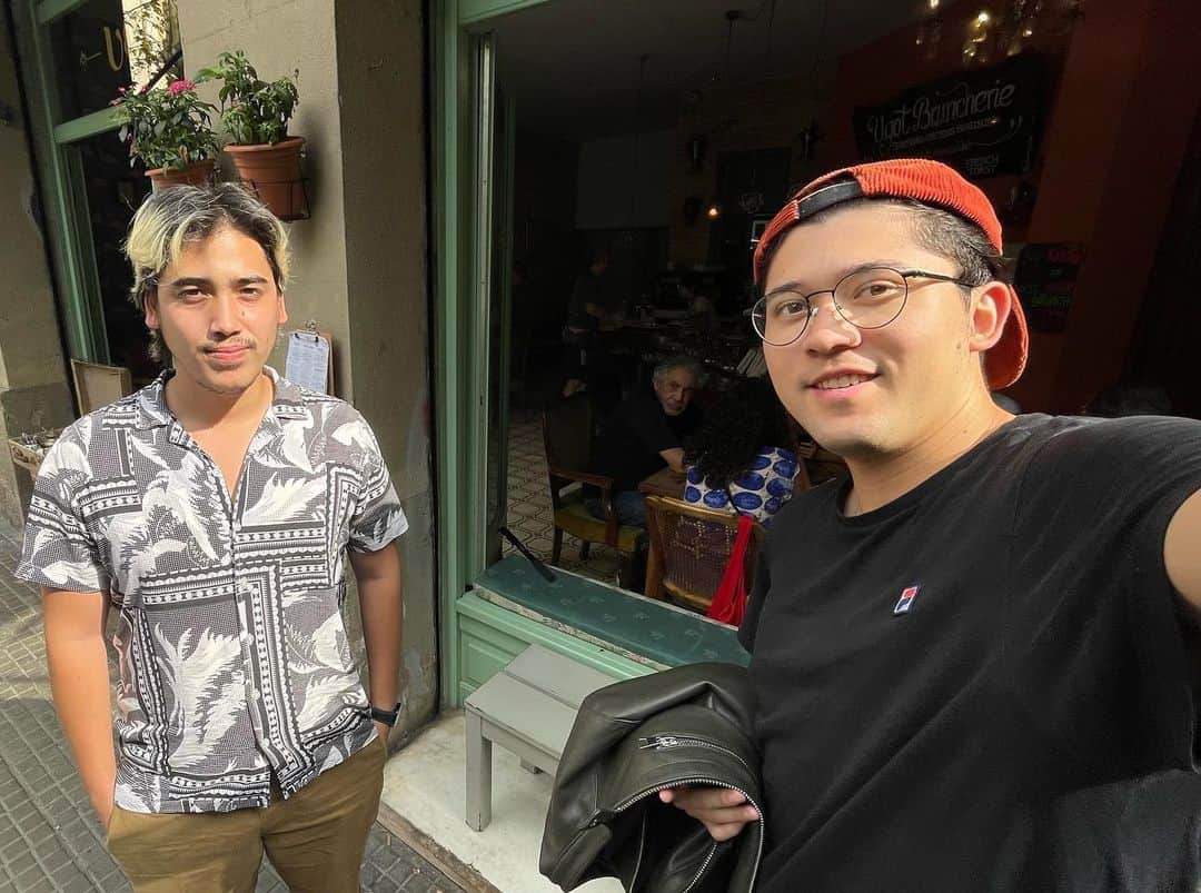 けんぞうのインスタグラム：「久々の写真投稿！バルセロナの美味しすぎるブランチ食べた時のですw  ブランチ気になる人は生放送のアーカイブ残ってます😉  そして今日は今までで1番心臓がバクバクして緊張した外国人に日本語で話しかけるドッキリ動画を公開しました〜🤣  メンバー全員緊張してて普段とは全然違う姿が見れますw  是非YouTubeアディオスクワッドchで見てみてください！良い週末を〜♪  #YouTube #海外 #旅行」