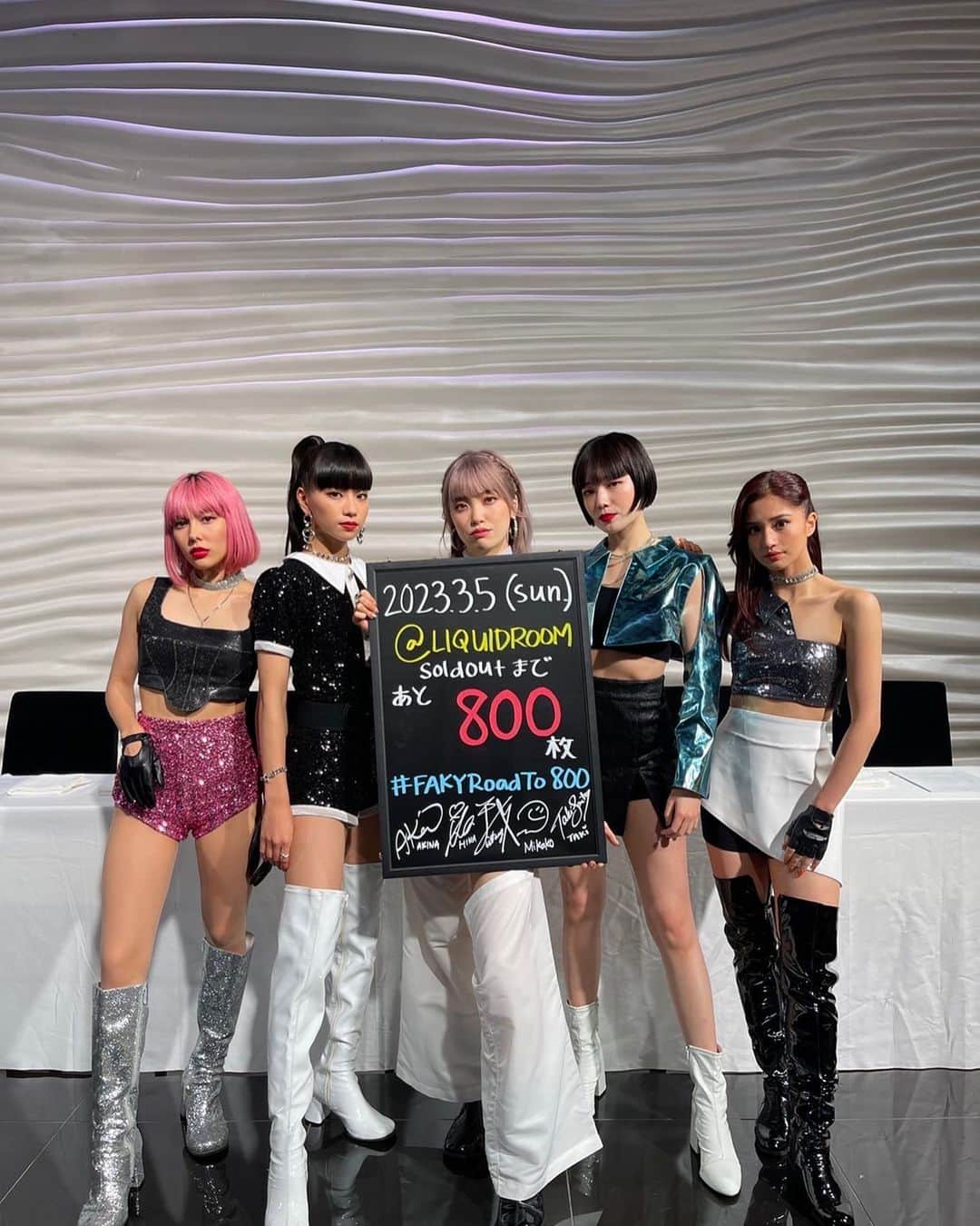 Lil’Fang のインスタグラム：「FAKY ONEMANLIVE  #FAKYRoadTo800  2023.3.5(sun.) @恵比寿LIQUIDROOM OPEN 16:00 / START 17:00  ただのLIVE開催のお知らせじゃありません FAKY TEAM全員の覚悟です。  5人のはじまりの場所で たくさんのFAKY MANIAと 遊ぶ未来が欲しい。  今のままじゃ届かないけど 本気で挑むので まじで力貸してください。  FAKYと一緒に歩いてください お願いします。」