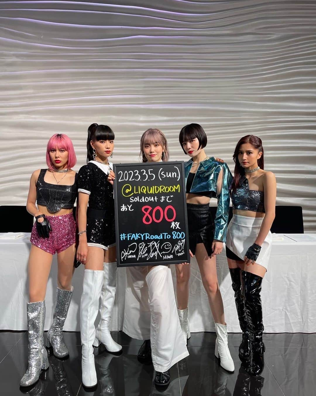 Mikako さんのインスタグラム写真 - (Mikako Instagram)「FAKY 2023.3.5(sun.) LIQUIDROOMでワンマンライブします。  今日、記者会見でもお話しましたが、私たちはFAKYに人生をかけてきました。 みなさんからの日々の支え、そしてたくさんの愛でわたしたちはこうしてFAKYとして生きています。  ですが、まだまだFAKYとして表現していきたいです。  これからもみなさんの力が必要です。 私たちFAKYと一緒に人生を歩んでほしいです。  いつもありがとうね🤍  #FAKYRoadTo800」10月22日 19時08分 - mikako_faky