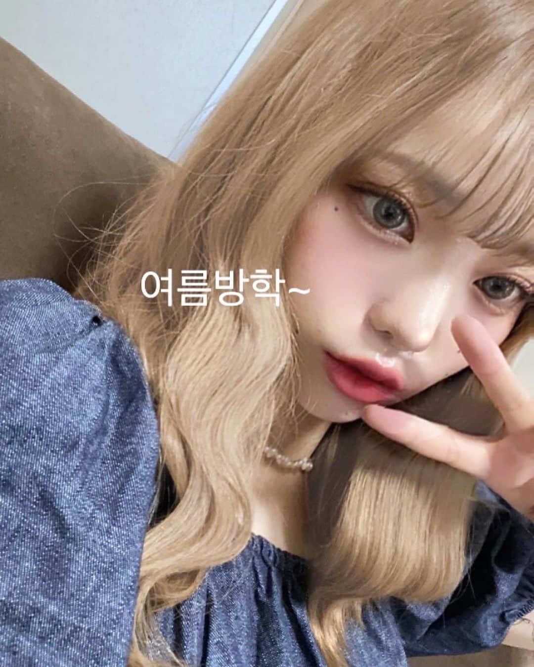 LILIKAのインスタグラム：「懐かしい夏のハイトーン🔅🧃 もうきっとブリーチはしないなぁ😂 ・ ・ ・ DMTCで4回目の全身脱毛してきたよ^^ 銀座・日本橋・大宮・渋谷院のクリニックがあってカウンセリングも丁寧だし効果もすぐ見られるよ🎀🎀 ☑︎予約時に紹介コード【M107】を入力すると2万円引きになるみたいだから使ってみてね〜!¨̮♡」