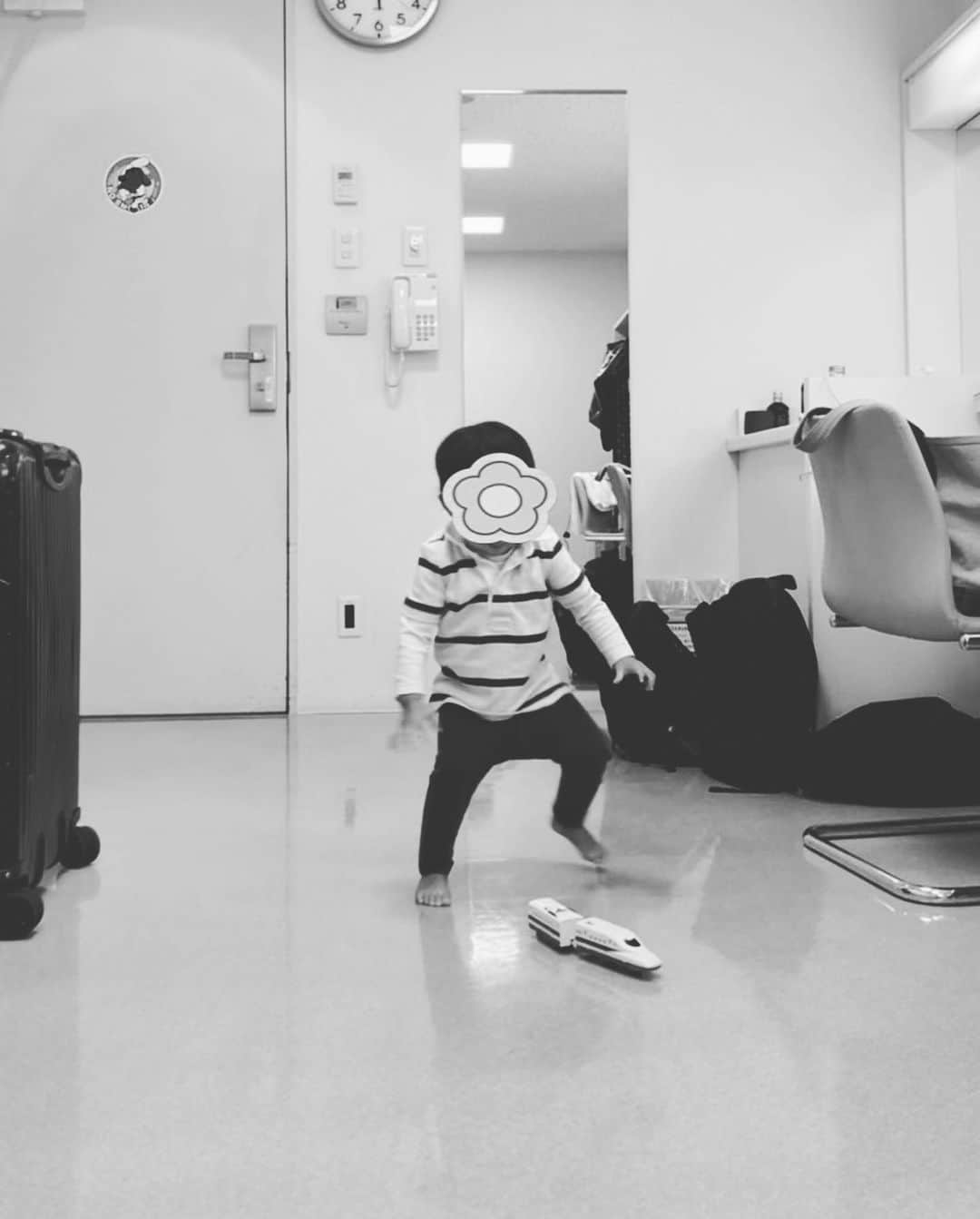 橋本マナミさんのインスタグラム写真 - (橋本マナミInstagram)「土曜日だったので久しぶりの現場同行😊 楽屋でたくさん遊んでもらってロケ弁も美味しそうに食べてテレビ局を楽しんでいました😂 よかった(^.^)安心してお仕事できました🥰」10月22日 21時30分 - manami84808