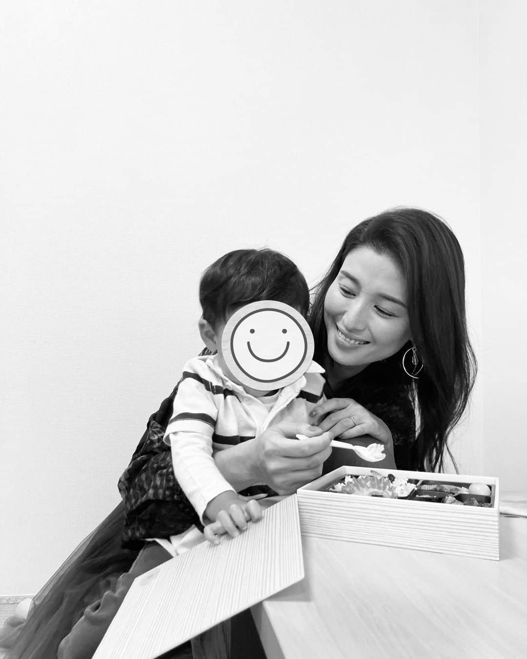 橋本マナミさんのインスタグラム写真 - (橋本マナミInstagram)「土曜日だったので久しぶりの現場同行😊 楽屋でたくさん遊んでもらってロケ弁も美味しそうに食べてテレビ局を楽しんでいました😂 よかった(^.^)安心してお仕事できました🥰」10月22日 21時30分 - manami84808