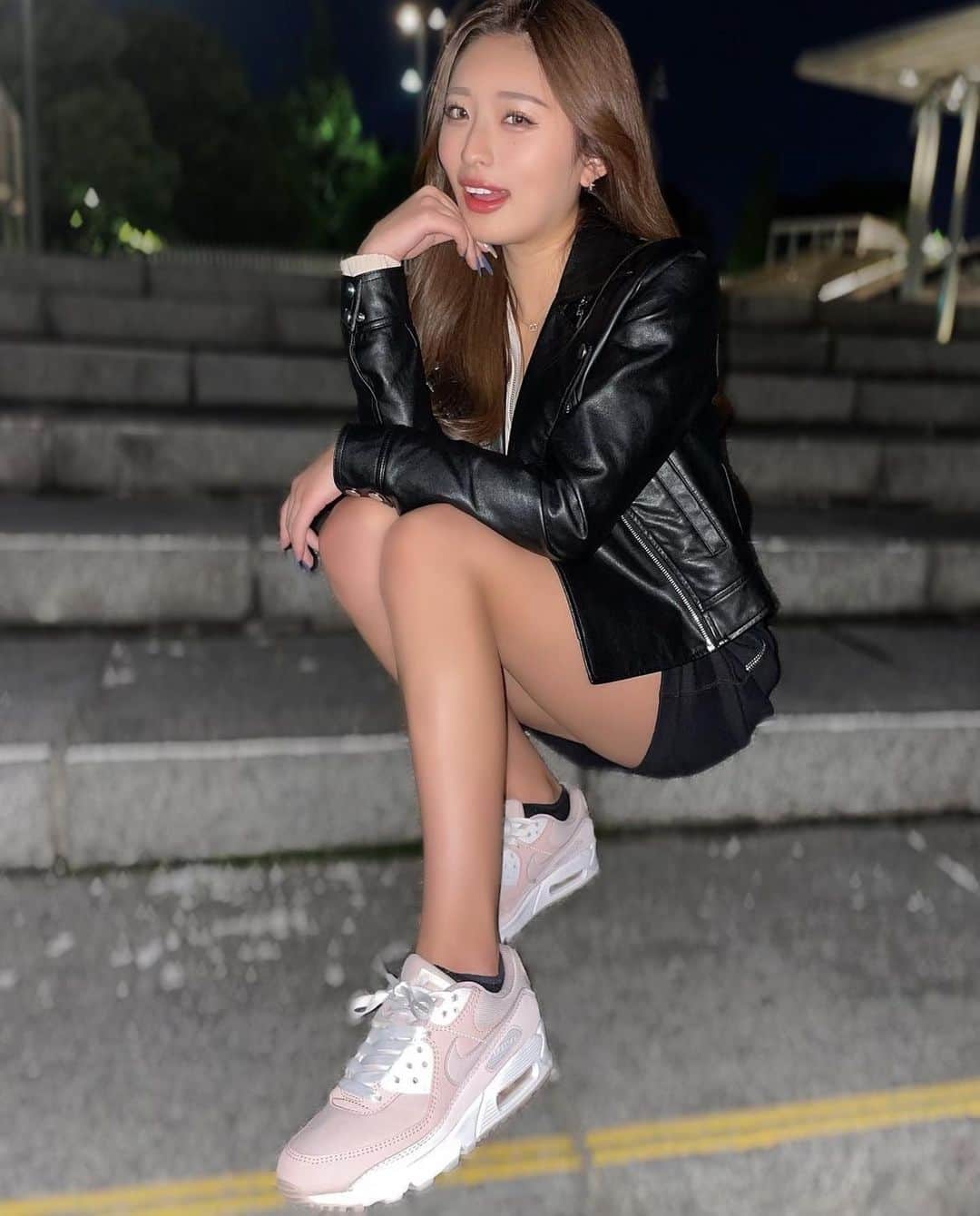 MIYABIのインスタグラム：「脱毛の質問多いので💜  この前は　@tcb_kurashima 倉島先生がいる東京中央美容外科渋谷東口院さん @tcb.shibuyahigashi でワンポイントお試しさせて頂きました☺️💕  体質にもよるけど、凄いのが施術の次の日には効果出てたからほんとビックリ🫢  ちなみにいつもは全身やってるよ👼🏻  丁寧な施術ありがとう御座いました🙏  #東京中央美容外科  #美容外科  #tcb  #医療脱毛  #tbcレーザー脱毛  #東京中央美容外科渋谷東口院」