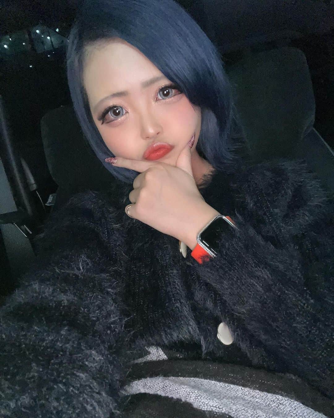 南なつきのインスタグラム：「酔った日の自撮り   #黒ギャル #ギャルしか勝たん」