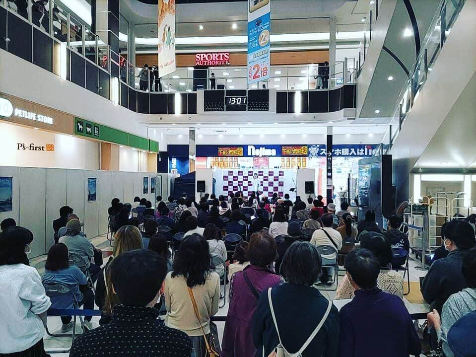 中澤卓也さんのインスタグラム写真 - (中澤卓也Instagram)「今日はイオンモール土浦さんにて、新曲「陽はまた昇る」のリリイベ🎉㊗️ みんな集まってくれてありがとー！写真撮り忘れたからあれだけど、ちょうどnojimaロゴの下辺りにいるのが俺です🫡笑 明日は、ららぽーと柏の葉さんにお邪魔します🎤 明日も宜しくね〜🙆‍♂️  #新曲 #陽はまた昇る #リリースイベント #リリイベ #イオンモール土浦 #ありがとうございました #明日もリリイベ #ららぽーと柏の葉 #中澤卓也」10月22日 23時37分 - takuya_nakazawa.118