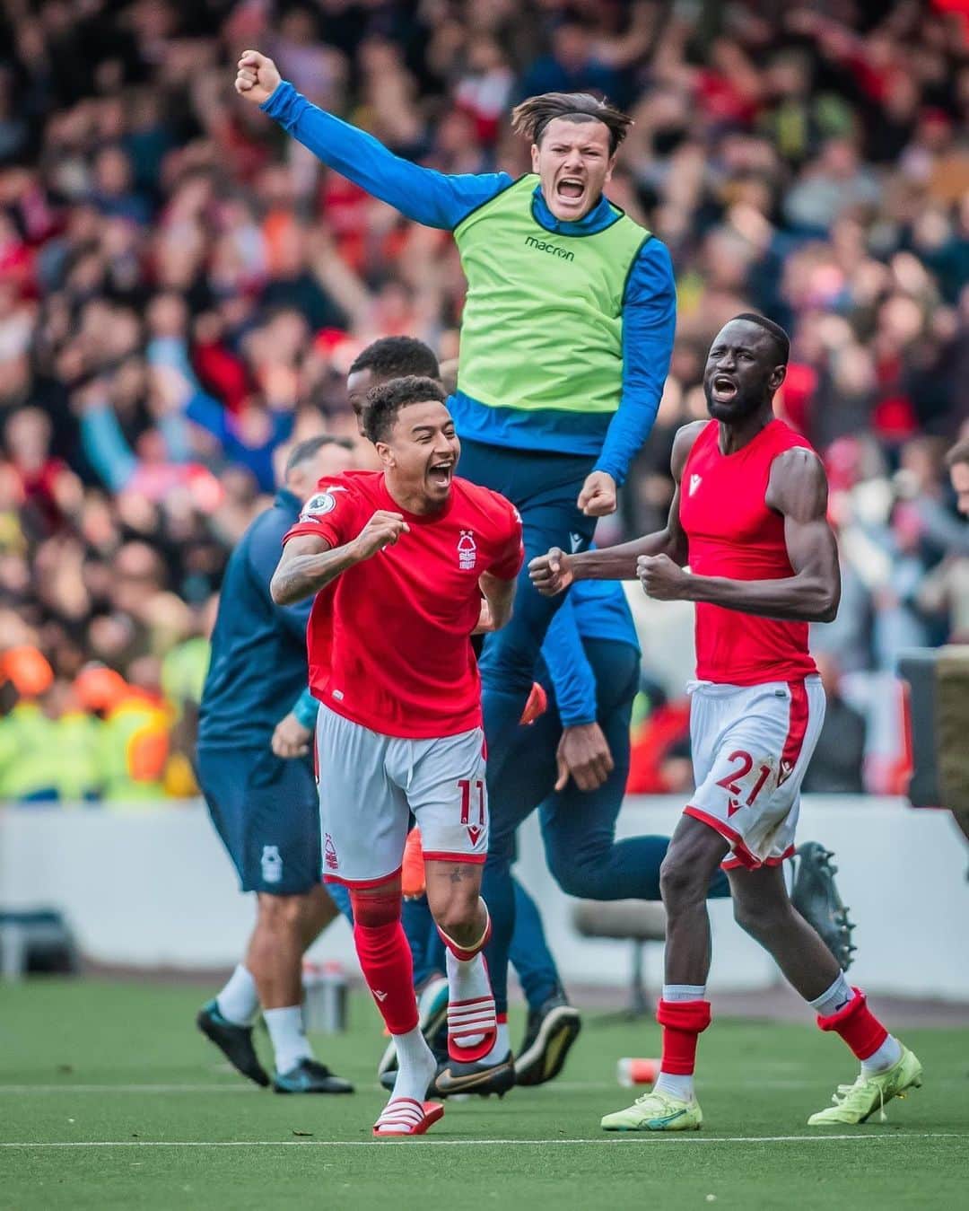 シェイフ・クヤテのインスタグラム：「City ground is just unbelievable What a win fans where amazing   #Alhamdoulilaforeverything🤲🏿❤️🤲🏿」