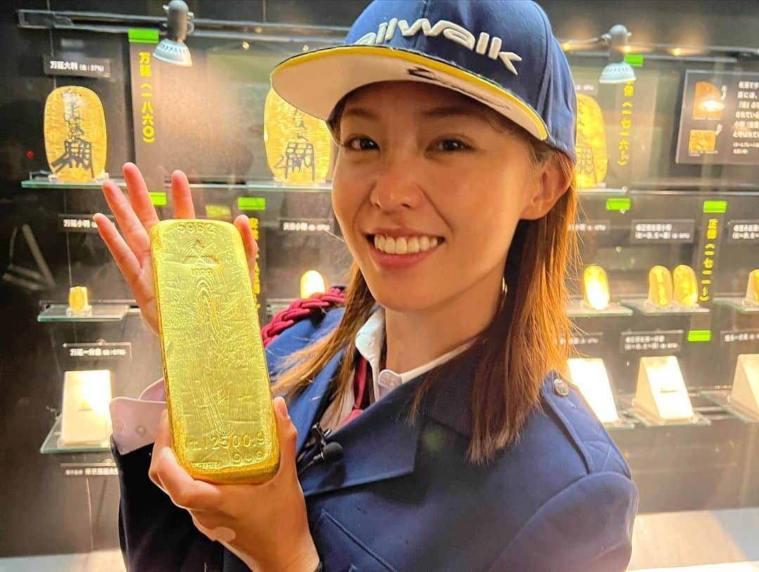 吉野七宝実さんのインスタグラム写真 - (吉野七宝実Instagram)「先日釣り好き警察24時で佐渡島に行ってきました〜！！  佐渡ゲームフィッシュという大会を捜査！！！！  佐渡島を捜査だーーーー！！！  おかっぱりでの釣りでしたが、私は船釣りマン！ 一木さんはバスマン！ はるちゃんはトラウトマン！ 拓さんは、、割となんでもやる笑  専門分野の全然違うメンバーで佐渡島の釣り場を捜査してきましたが結果はいかに！？  YouTube釣り好き警察24時でアップされるのをお楽しみに〜！  #佐渡島　#釣り好き警察24時  #佐渡ビックゲーム #釣り」10月23日 1時30分 - shihomi0305