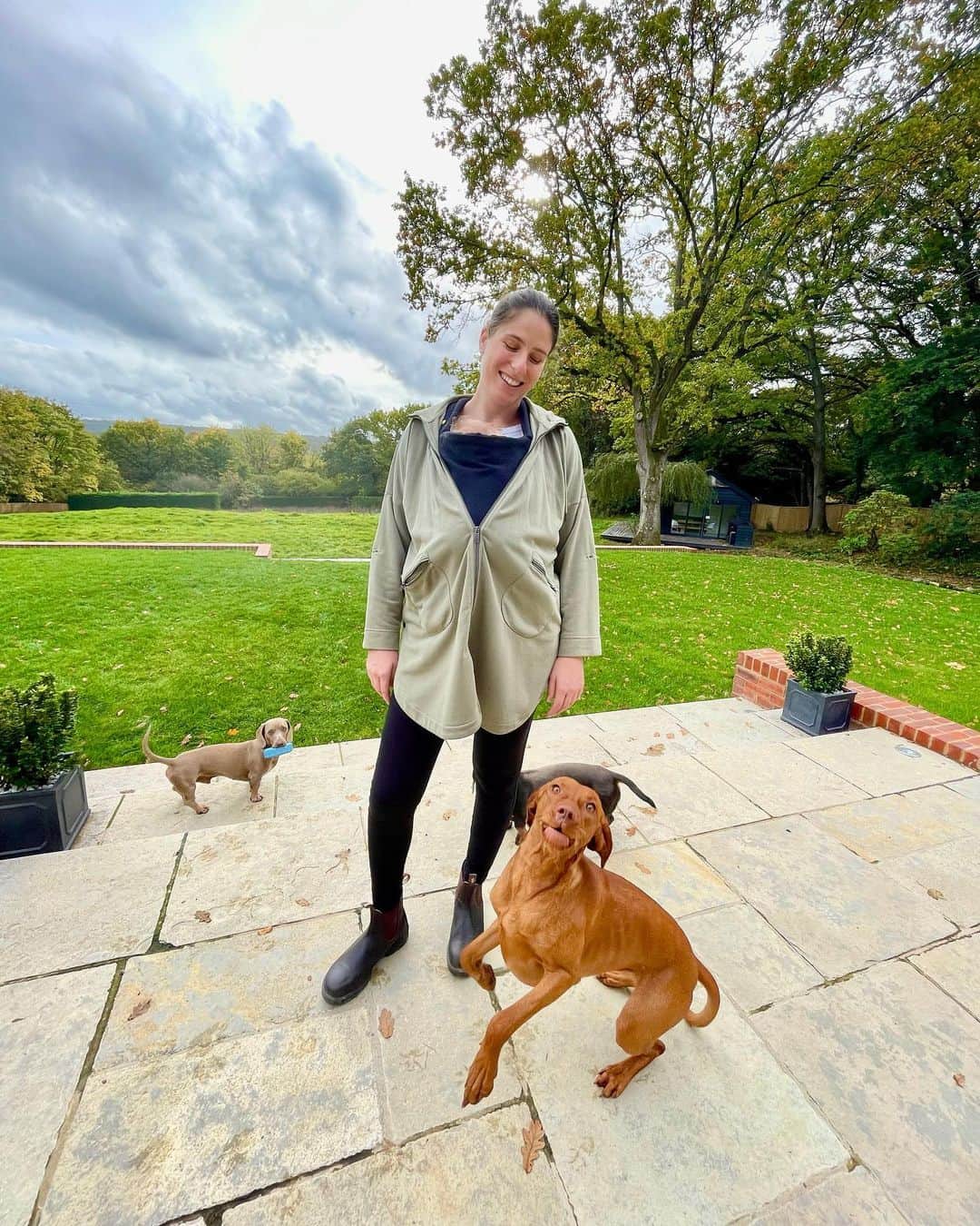 ジョアンナ・コンタのインスタグラム：「Emmeline’s first autumn 🍂」