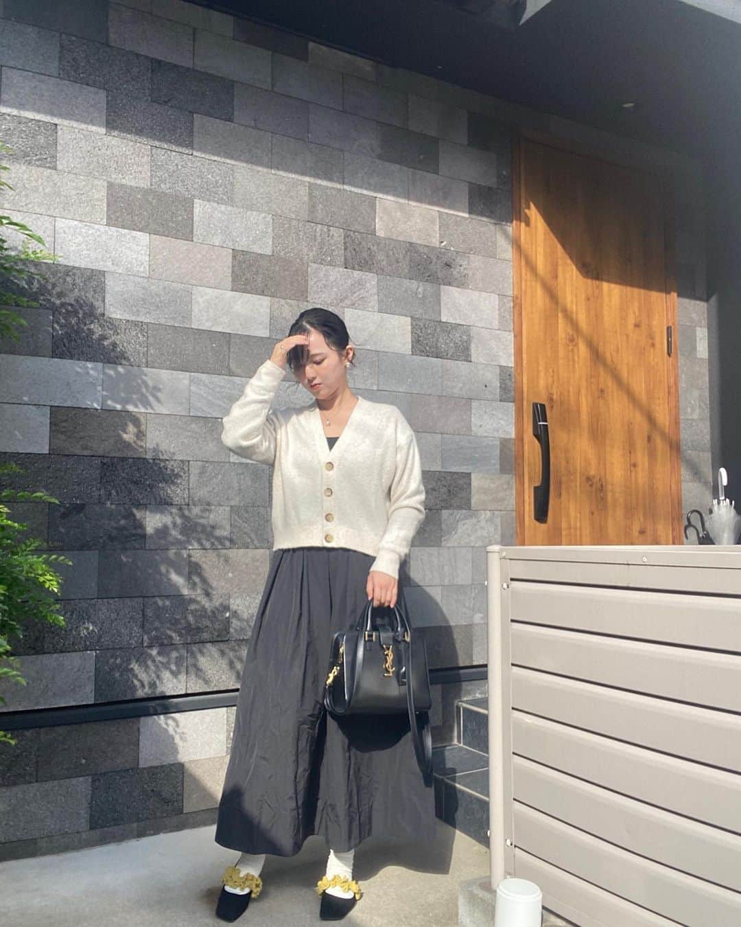 のインスタグラム：「🖤🤍#秋コーデ #ママコーデ」