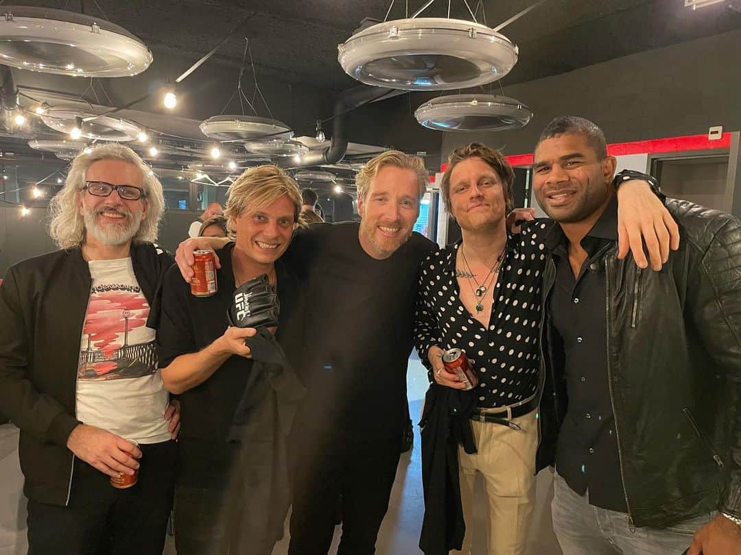 アリスター・オーフレイムのインスタグラム：「Really enjoyed the show  @directband  See you guys soon 🥊」