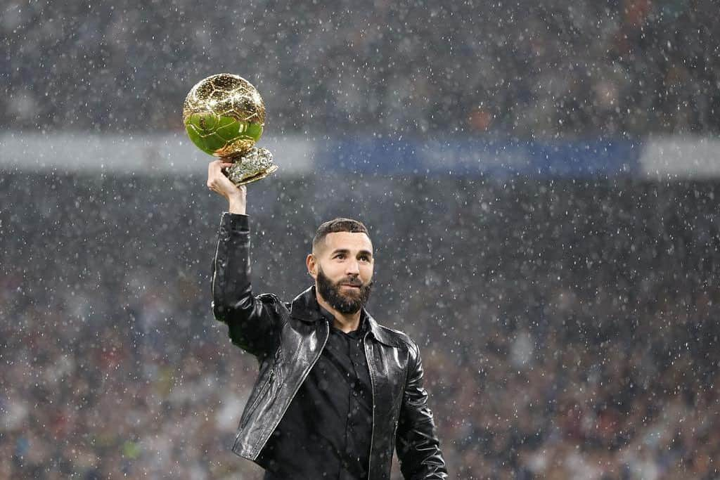 カリム・ベンゼマさんのインスタグラム写真 - (カリム・ベンゼマInstagram)「Que momento compartido con vosotros madridistas 🤍」10月23日 7時15分 - karimbenzema