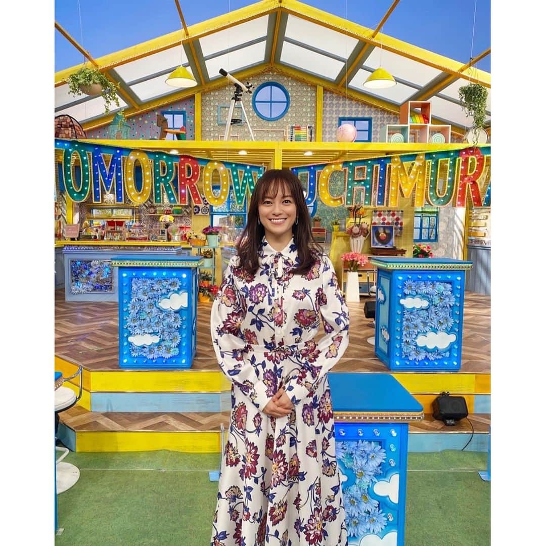 牧瀬里穂さんのインスタグラム写真 - (牧瀬里穂Instagram)「明日24日　月曜日　夜20時から フジテレビ「あしたの内村」に出演します 友近さん、福田麻貴ちゃんとロケにも行きました とても楽しかったです😊 ぜひご覧ください✨  衣装 ワンピース#COTE アクセサリー#COCOSHNIK」10月23日 8時50分 - rihomakise