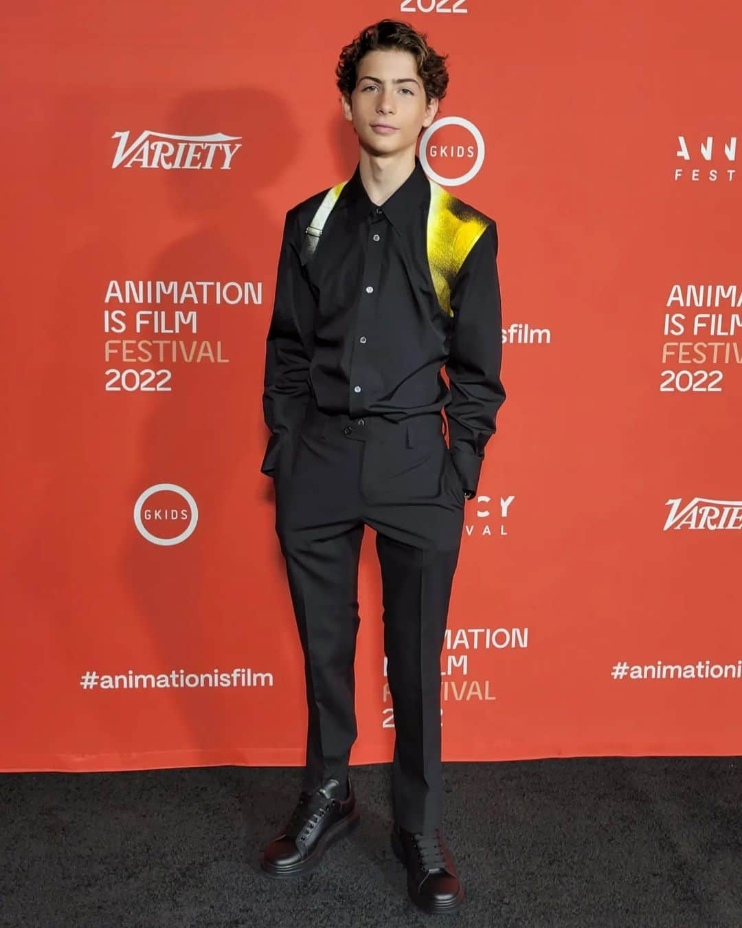 ジェイコブ・トレンブレイのインスタグラム：「So happy to be back in LA! @AnimationisFilm Thanks for having me! #MyFathersDragon  Styling by @starburleigh  Grooming by @kcfee」