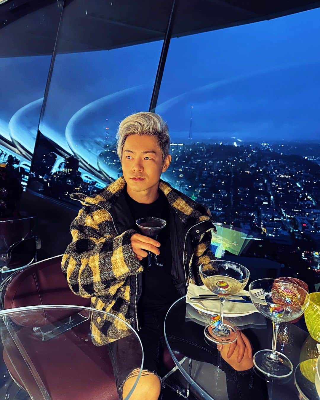 村上大介のインスタグラム：「My first time to visit @theloupelounge 😍 #hosted」
