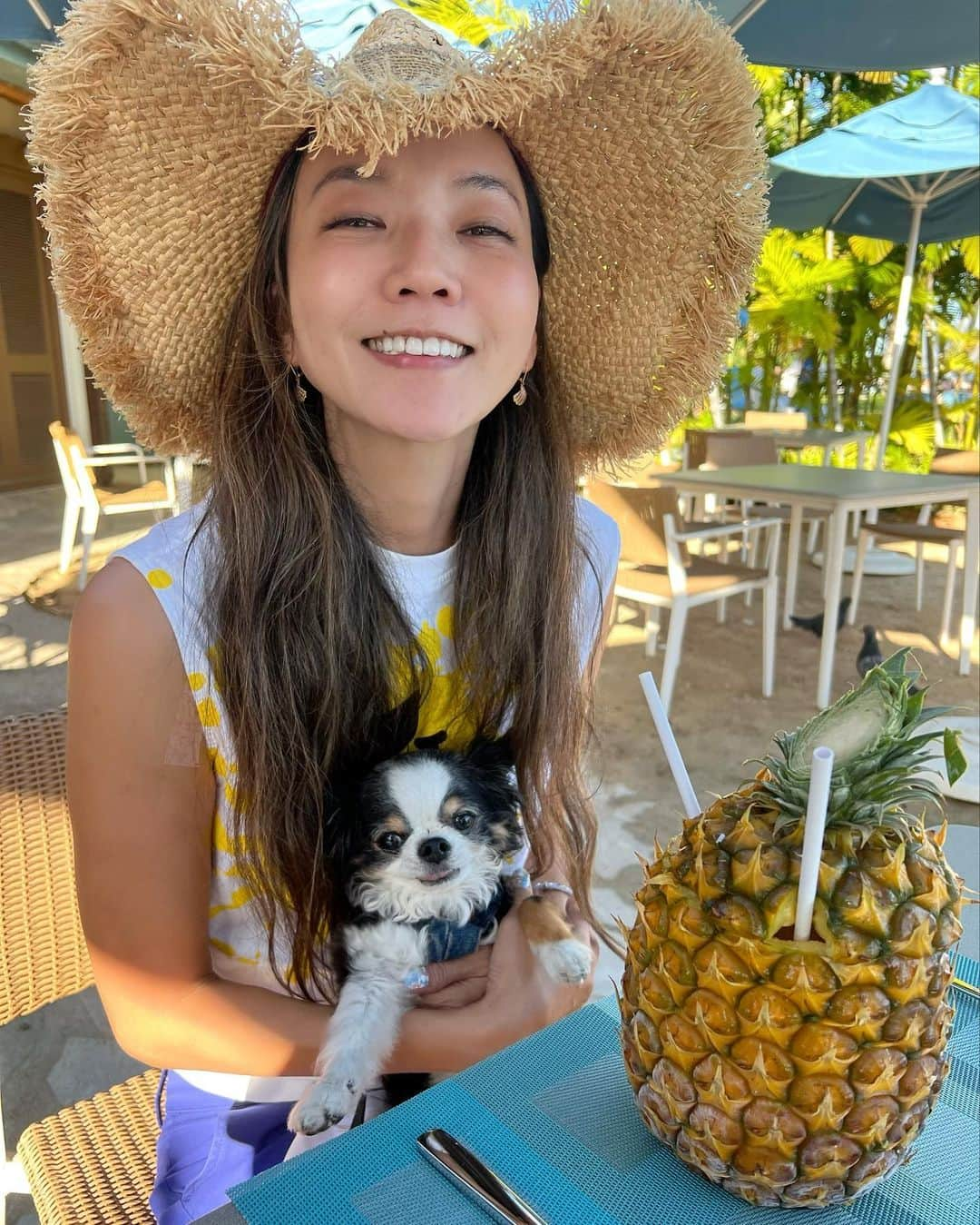 和央ようかさんのインスタグラム写真 - (和央ようかInstagram)「Happy Time 😊🏝  どんどん🐶の大好きな場所にやって来ました😊🏝 日が暮れるのをビーチに座って過ごすのが最高に幸せな時間です😊  #takakoworldstylin🌎 #takakohawaiistylin🏝 #lifestyle #hawaii#hawaiilife#ハワイ生活#ハワイ#dondon🐶#どんどん🐶#yokawao#和央ようか」10月23日 13時22分 - yokawao0215