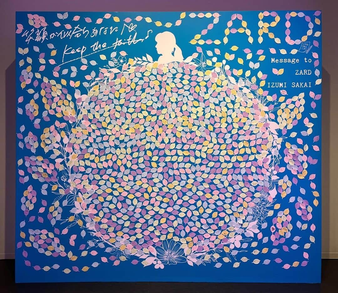 ZARDのインスタグラム：「ZARD MUSEUM鳥居坂ラボ六本木、本日終了致しました。  約1ヶ月間、多くのお客様に足を運んで頂き誠にありがとうございました。  ZARD・坂井泉水の残した作品と皆さまが共に歩まれる日々がこれからもずーっと…ずっとずっと続いてゆきますように！  ありがとうございました！  #ZARDMUSEUM #ZARD」