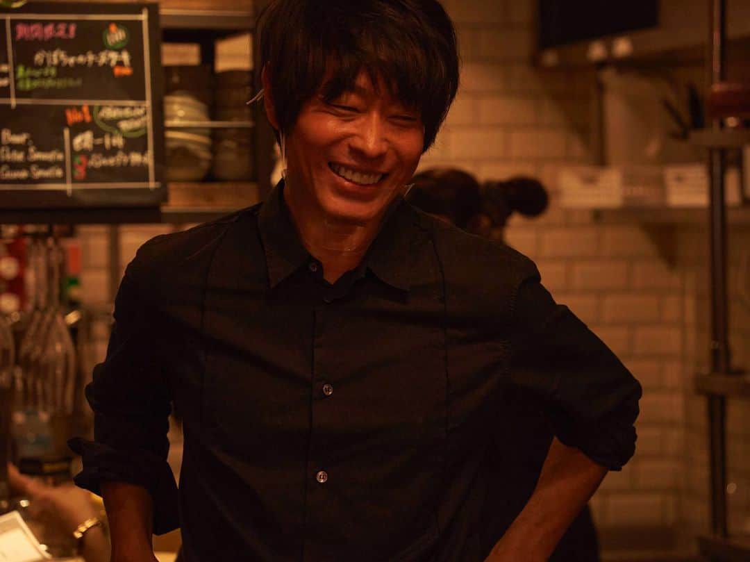 のインスタグラム：「鼻水が止まらない10月。  もう一週間たったのかってくらい、日々が過ぎていくのが早いです。勿体ないからちょっと待って欲しい！  写真を見返すと全部笑ってるので、改めて楽しかったのだなと実感。これからも色々楽しみ！  Photo taken by @tommy_tommyy______  Special thx to @wearethefarm_ebisu @farmer.kuri @kobayashi.kentaro @chappy_726  #一日店長」