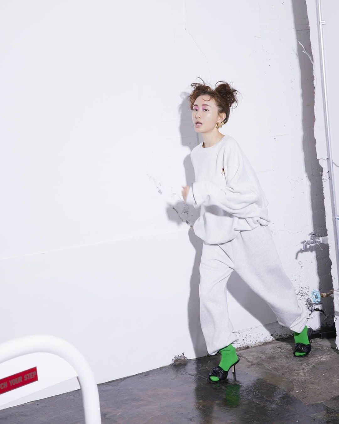 松本まりかのインスタグラム：「RUN!!!  innocent for @fashiongrunge  @littlesunnybitestyle   designer , art director /@littlesunnybityoppy  stylist /  @yurikaden   model / @marika_matsumoto   photographer /@sanomadoka_photo   hair and make up /@akikohachinohe」