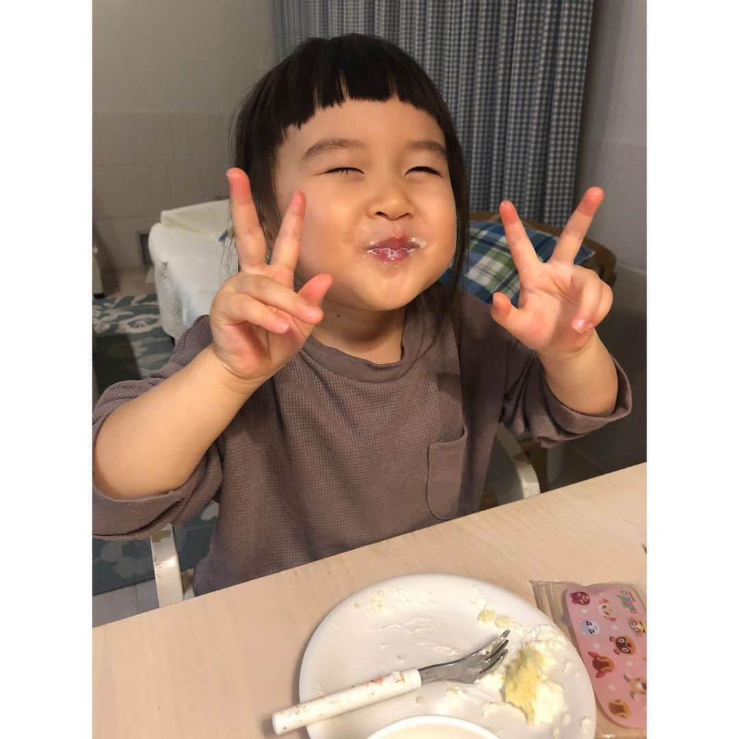 Chieさんのインスタグラム写真 - (ChieInstagram)「時差投稿ですが…キロクとして残させてください✍️  Happy 9th Birthday,Hana🎂  はな おめでとう。 何年経っても、生まれて初めて抱っこした時のあの日の記憶は鮮明に思い出せます 誕生日になるとしみじみ🎂  ずっと変わらないこの笑顔が大好き。 いつもママを助けてくれてありがとう♥️   #お誕生日おめでとう  #お誕生日  #三姉妹  #女の子  #女の子ママ」10月24日 0時27分 - tiem415