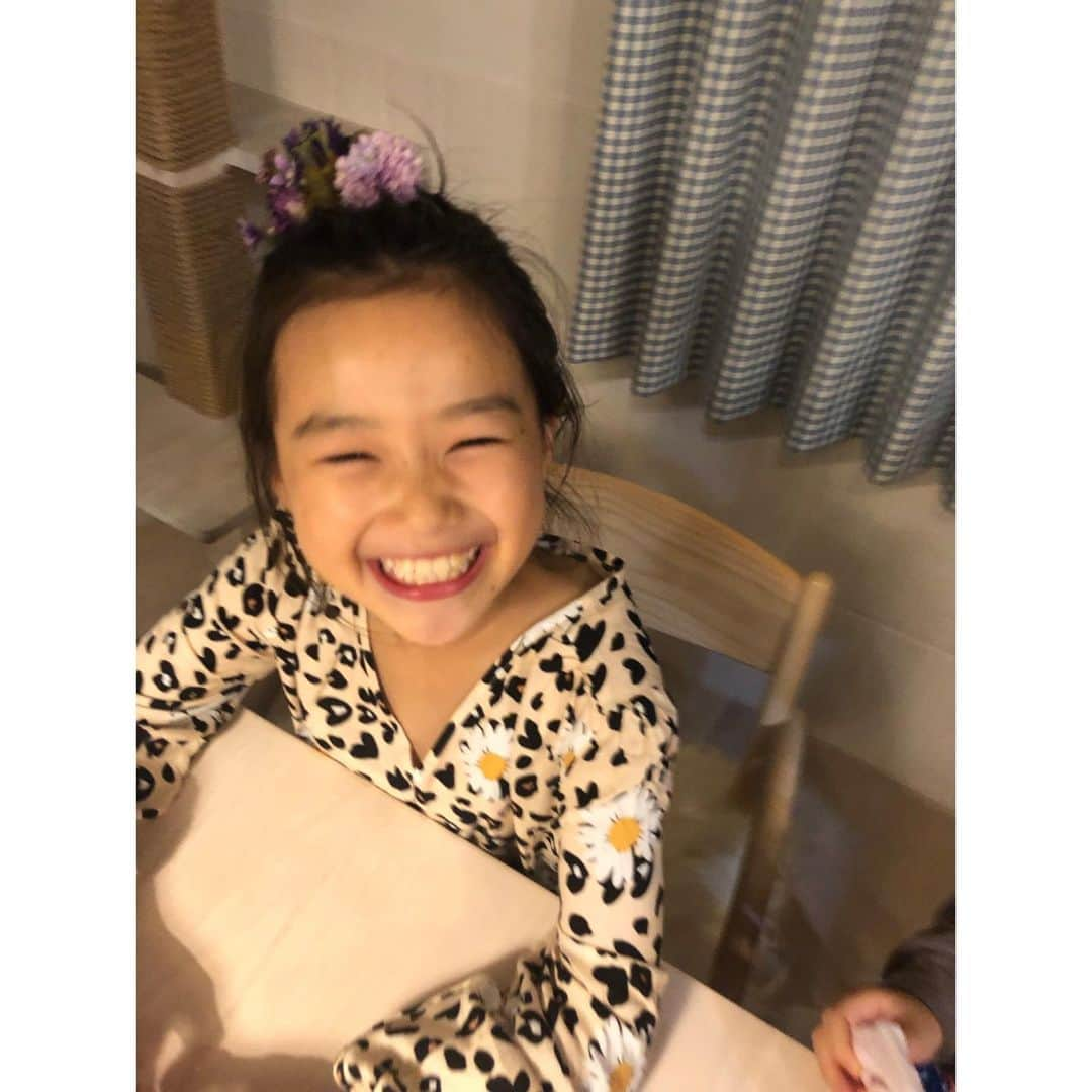 Chieさんのインスタグラム写真 - (ChieInstagram)「時差投稿ですが…キロクとして残させてください✍️  Happy 9th Birthday,Hana🎂  はな おめでとう。 何年経っても、生まれて初めて抱っこした時のあの日の記憶は鮮明に思い出せます 誕生日になるとしみじみ🎂  ずっと変わらないこの笑顔が大好き。 いつもママを助けてくれてありがとう♥️   #お誕生日おめでとう  #お誕生日  #三姉妹  #女の子  #女の子ママ」10月24日 0時27分 - tiem415