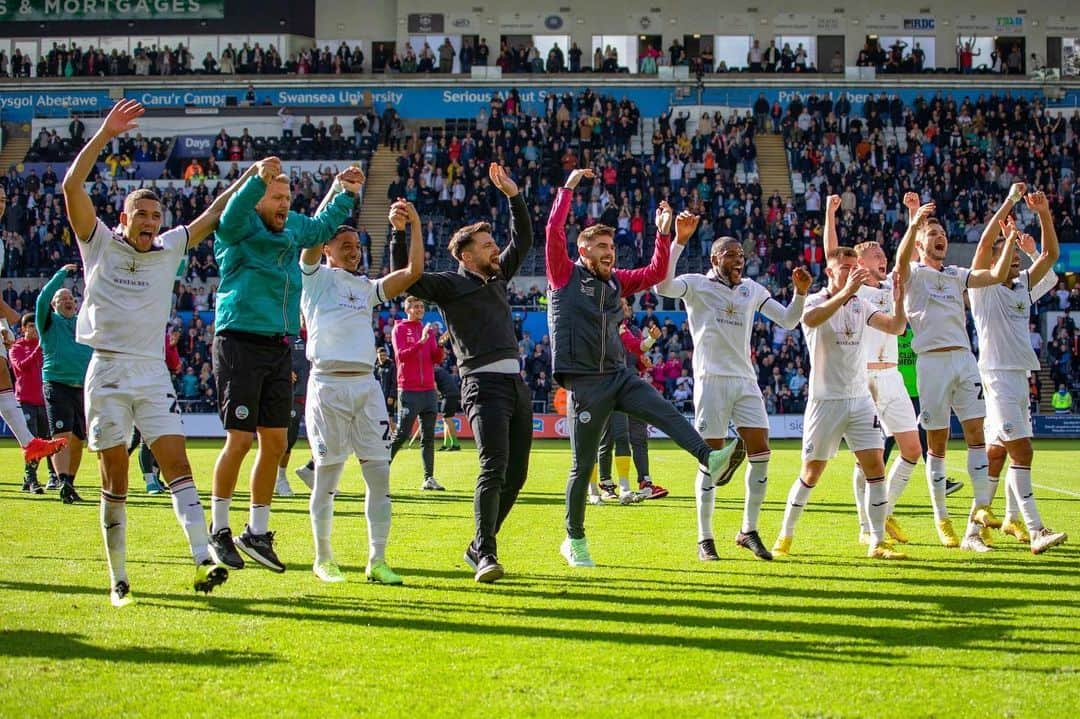 さんのインスタグラム写真 - (Instagram)「TEAM, FANS, CLUB ❤️❤️ @swansofficial」10月24日 0時22分 - mattgrimes8