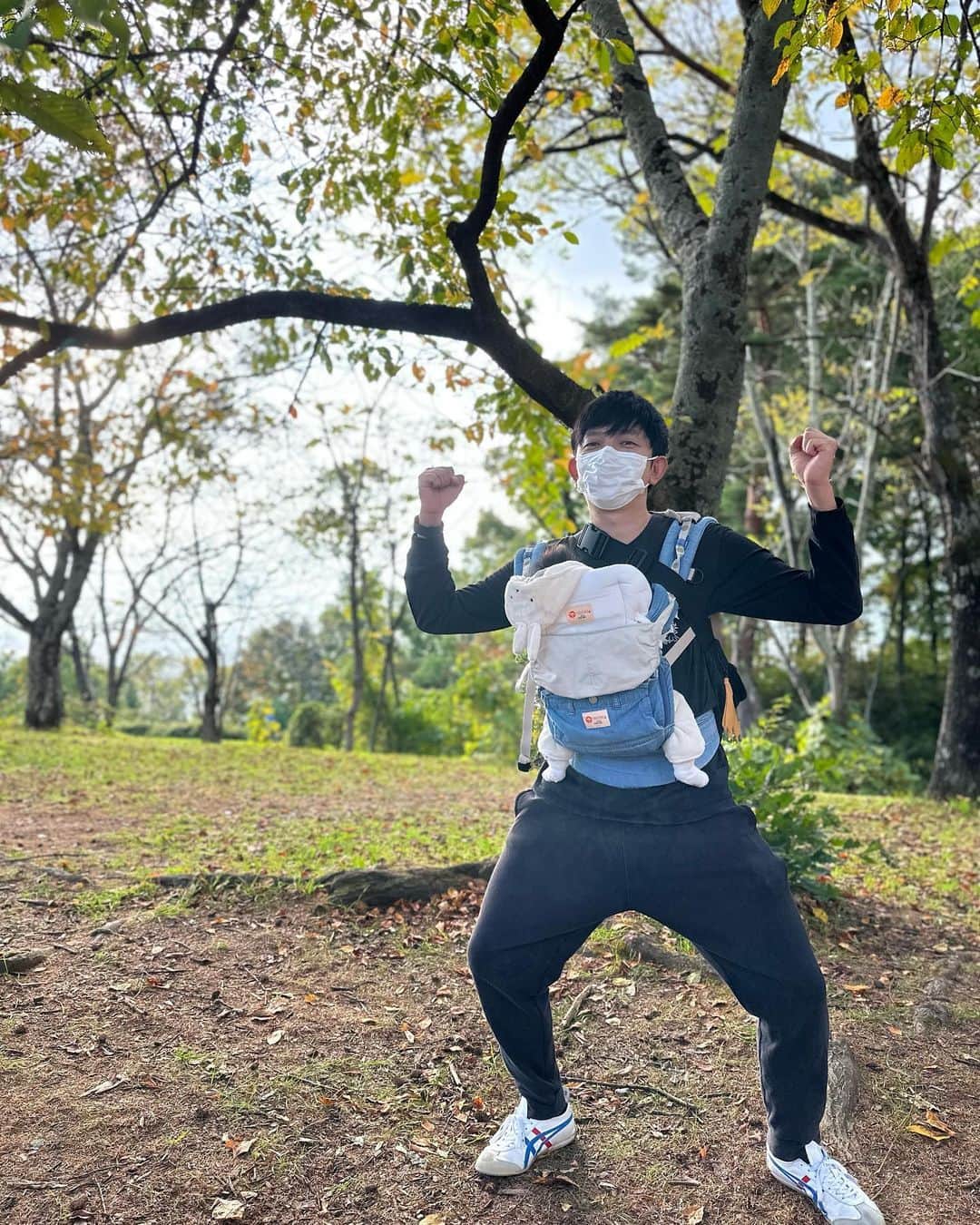 セゴリータ三世さんのインスタグラム写真 - (セゴリータ三世Instagram)「次女の公園デビューです。紅葉にはまだ少し早かったですがキレイでした。」10月23日 16時00分 - sgrt3rd