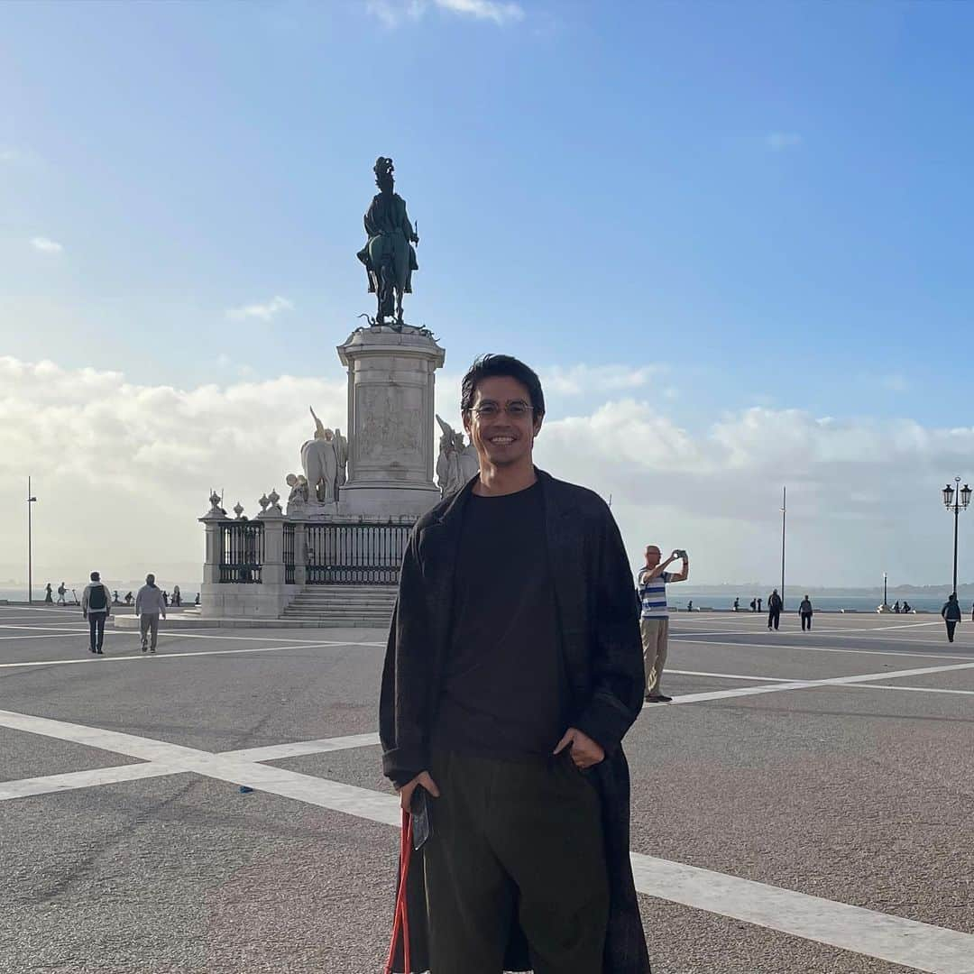 伊藤英明のインスタグラム：「リスボンに着きました！ポルトガルは初めてだなー。楽しみます！#lisboa #pracadocomercio」