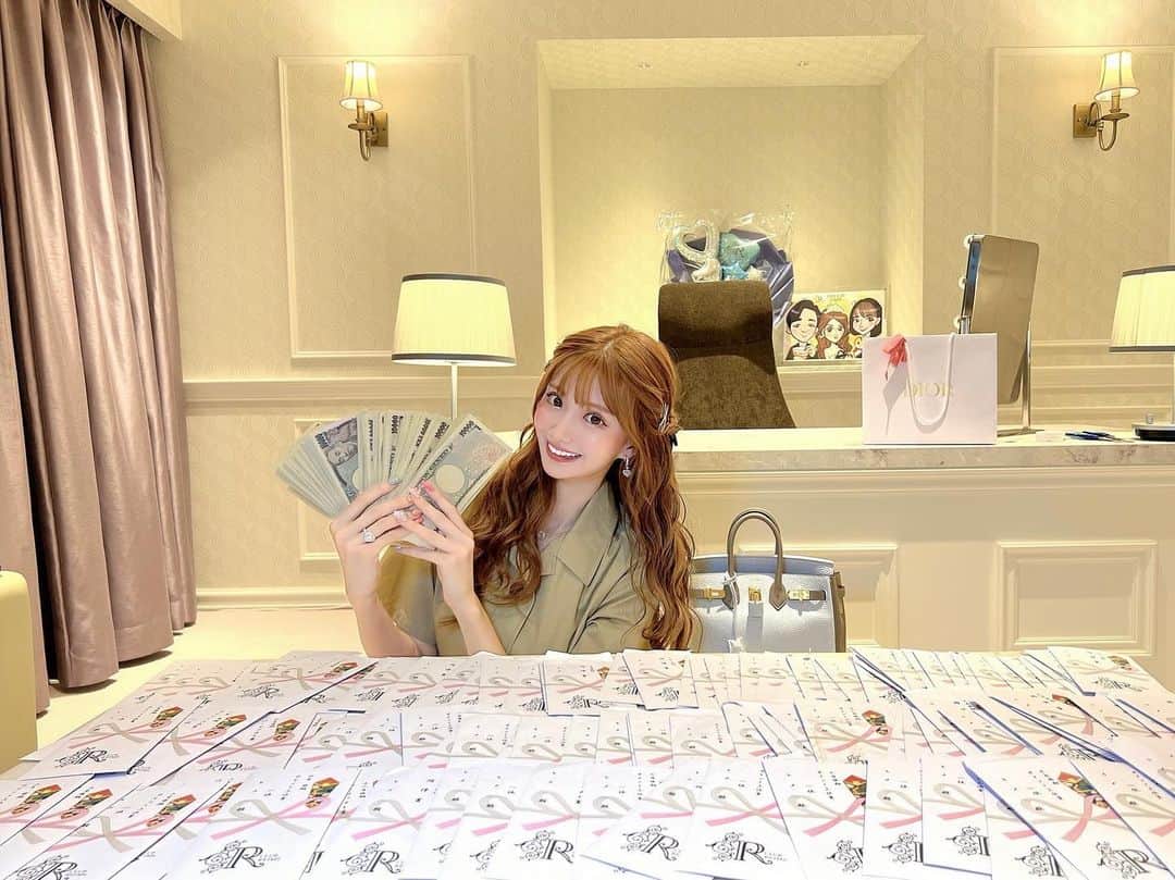 ひめかのインスタグラム：「agehaのYouTube 見ていただけると嬉しいです🥹🤍 この続きが今日、でました😊😊😊  No.1取り続けることのプレッシャーって 本当にしんどかったけどメンタル最強になります。笑#YouTube #47回 #no.1 #努力の結晶」