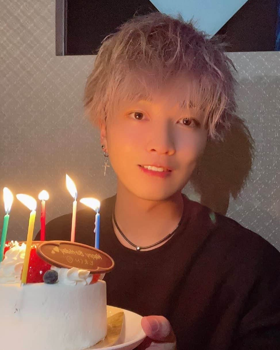 谷川斗真のインスタグラム：「誕生日お祝いしてもらった🥂🎉  幸せな時間でした。  今後ともとまちんをよろしくお願い致します🙇  #とまちん」