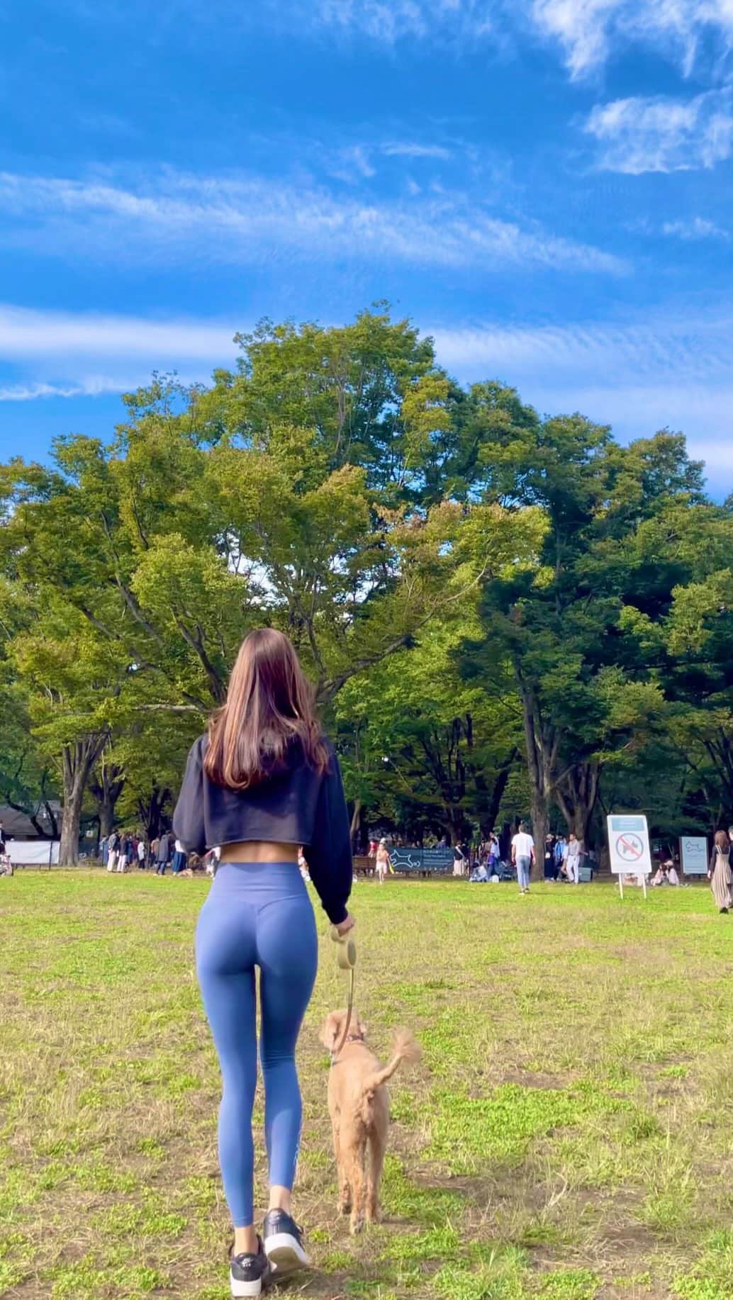 のインスタグラム：「⁡ ⁡ with 🐶💋 @代々木公園 ⁡ ⁡ #pet #park #dog #vlog #ınstagood」