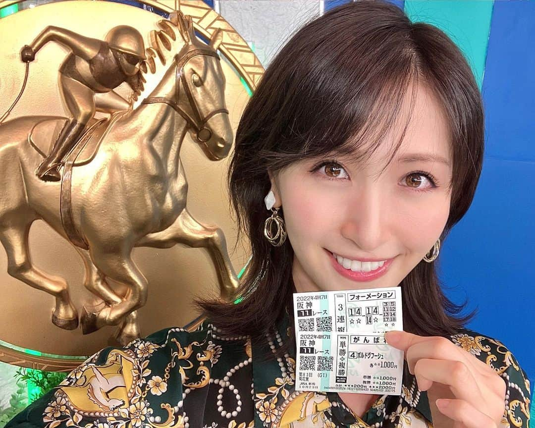 横山ルリカさんのインスタグラム写真 - (横山ルリカInstagram)「. 菊花賞、最後の一冠をレコードで勝ち獲ったのは 田辺裕信騎手騎乗のアスクビクターモア🎉👏  神戸新聞杯の時も本命にしていた◎ボルドグフーシュは、 直線での熱い戦いの末、ハナ差2着🏇🏇 惜しかった〜💦🙀  #菊花賞 #アスクビクターモア #田辺裕信 騎手 #おめでとうございます  #ボルドグフーシュ #あとちょっとだった〜  #NSTみんなのKEIBA」10月23日 18時53分 - rurika_yokoyama_official