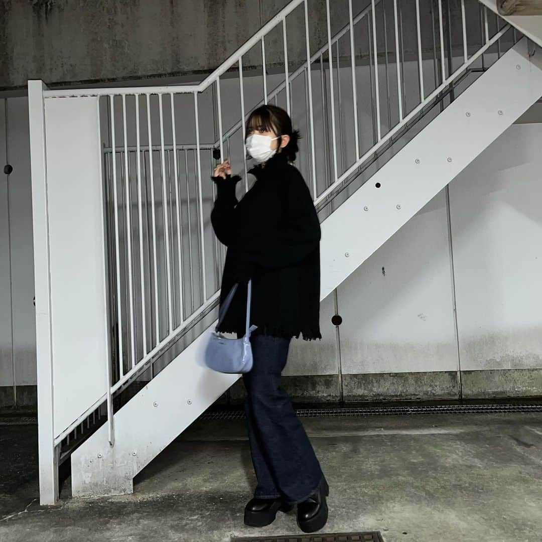 高梨優佳さんのインスタグラム写真 - (高梨優佳Instagram)「ゆかの私服  knit  @sly_official  pants  @moussyofficial  bag  @moussyofficial」10月23日 19時29分 - yukaaa0721xx