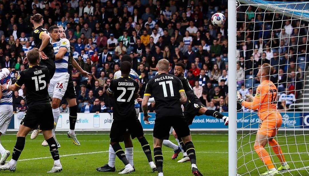 レオン・バログンのインスタグラム：「Not at our best, but got the 3 points. Support from the stands, especially towards the end, was amazing and exactly what we needed to get the job done 🔵⚪️」