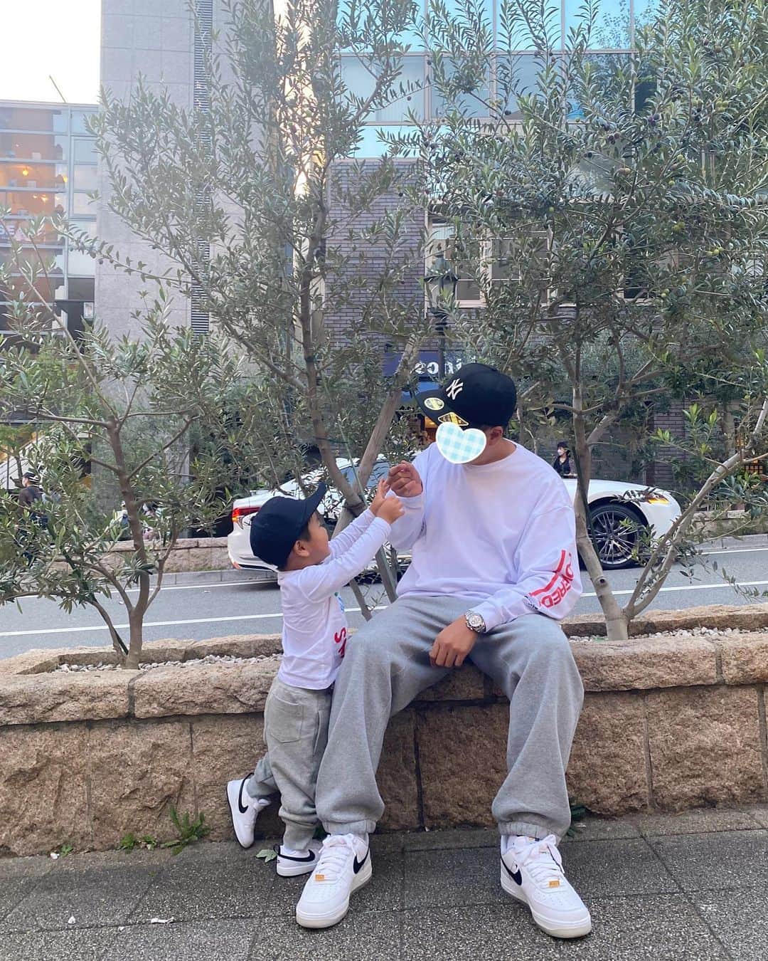 Mai Wakimizuさんのインスタグラム写真 - (Mai WakimizuInstagram)「今日は息子と主人が遊びに来てくれました＼(^o^)／私が知らない間に完璧なリンクコーデでキメて来てびっくり。笑 羨ましいほどお揃いでした。笑 2人で堀江dateして来たんだって♡ #パパと息子#親子コーデ#2歳3ヶ月#2歳男の子#2歳」10月23日 20時50分 - wakkin__m