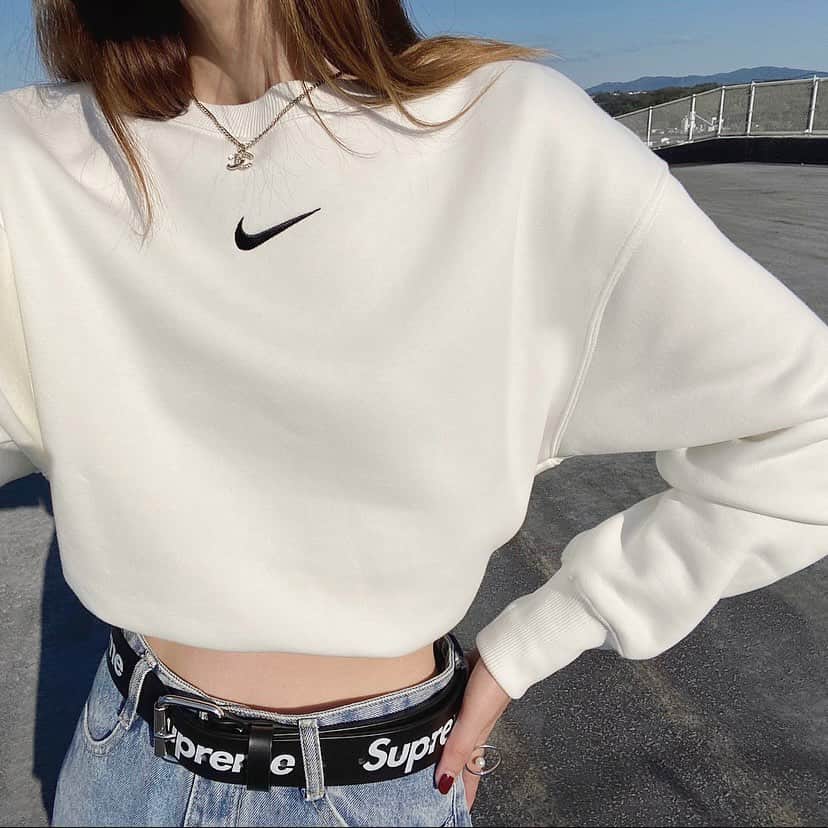 のインスタグラム：「・ 今でもこの☝️ @nike のスウェットについてよく質問頂きますが、私が着てるのはMサイズです🌷🌷  #nike #supreme #chanel」