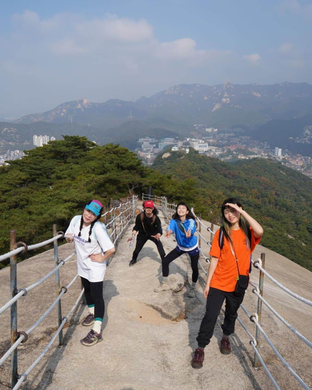 パク・ミンジさんのインスタグラム写真 - (パク・ミンジInstagram)「#홍등회 ⛰  우주 최고 웃기고 즐거워씀 ㅋㅋㅋㅋㅋ 언니오빠들.. 담엔 내 컨디션 만땅 채워서…더 길게 🥹 ㅋㅋ (대략 4차까지 하구 나가떨어진 사람…( ; _ ;)ㅋㅋ  (아니 7차는 대체 어떻게 하는건데….)」10月23日 22時16分 - kannamingoo