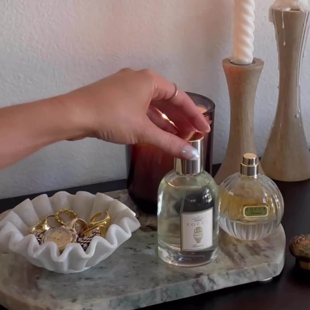 トッカのインスタグラム：「We're revealing a TOCCA secret: apply our Olio Sublime Profumato, then spray the matching Eau de Parfum on top. Get ready for your scent to last even longer. Indulge in the best things in life! ✨ ⁠ ⁠ 📸: @loumartines⁠ ⁠ #TOCCA #LoveYourself ⁠ _⁠ #TOCCAbeauty #TOCCAperfume #TOCCAFragrance #OlioSublime #EaudeParfum #fragrance #eaudeparfum #perfume #perfumery #finefragrance #timelessbeauty #romantic #european #handcraftedbeauty #adventure #explore #perfumelovers #beauty #everydayluxury #mood」