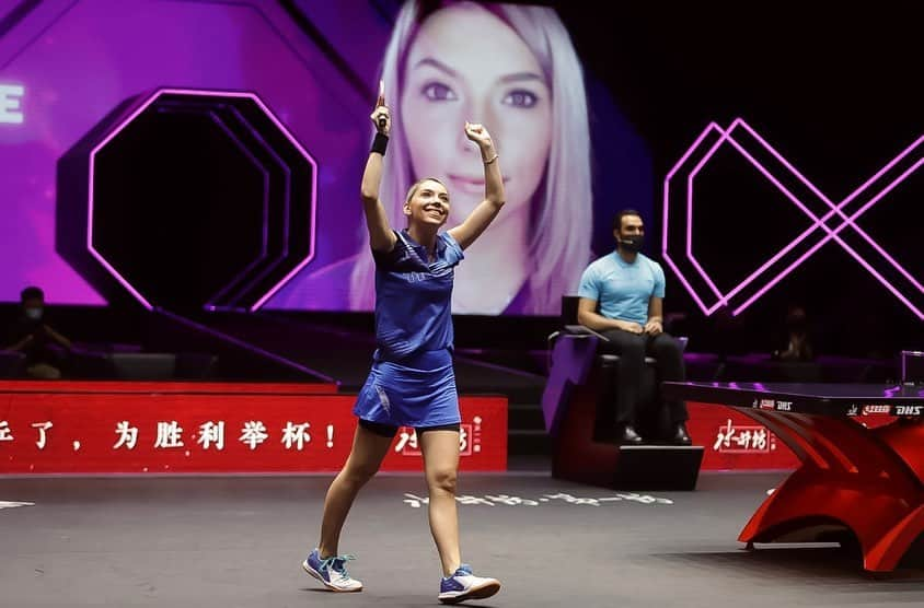 ベルナデッテ・スッチのインスタグラム：「I would like to thank everyone for the support here in Macao! I enjoyed every minute playing here. I lost in the quarterfinals against Mima Ito 3-2 but I had a really good tournament all together...I managed to beat the olympic champion Chen Meng in the previous round and I will go home with a lot of confidence for the future and I will work harder to fulfill my dreams. Now I know that everything is possible. See you soon and Kisses! Bernadette Szocs ❤️  #winner #nevergiveup #nevergiveuponyourdreams #dream #dreambig #fighter #positivevibes #positive #confidence #player #tabletennis #tabletennisplayer #hardwork #hardworkpaysoffs #❤️ #🏓」