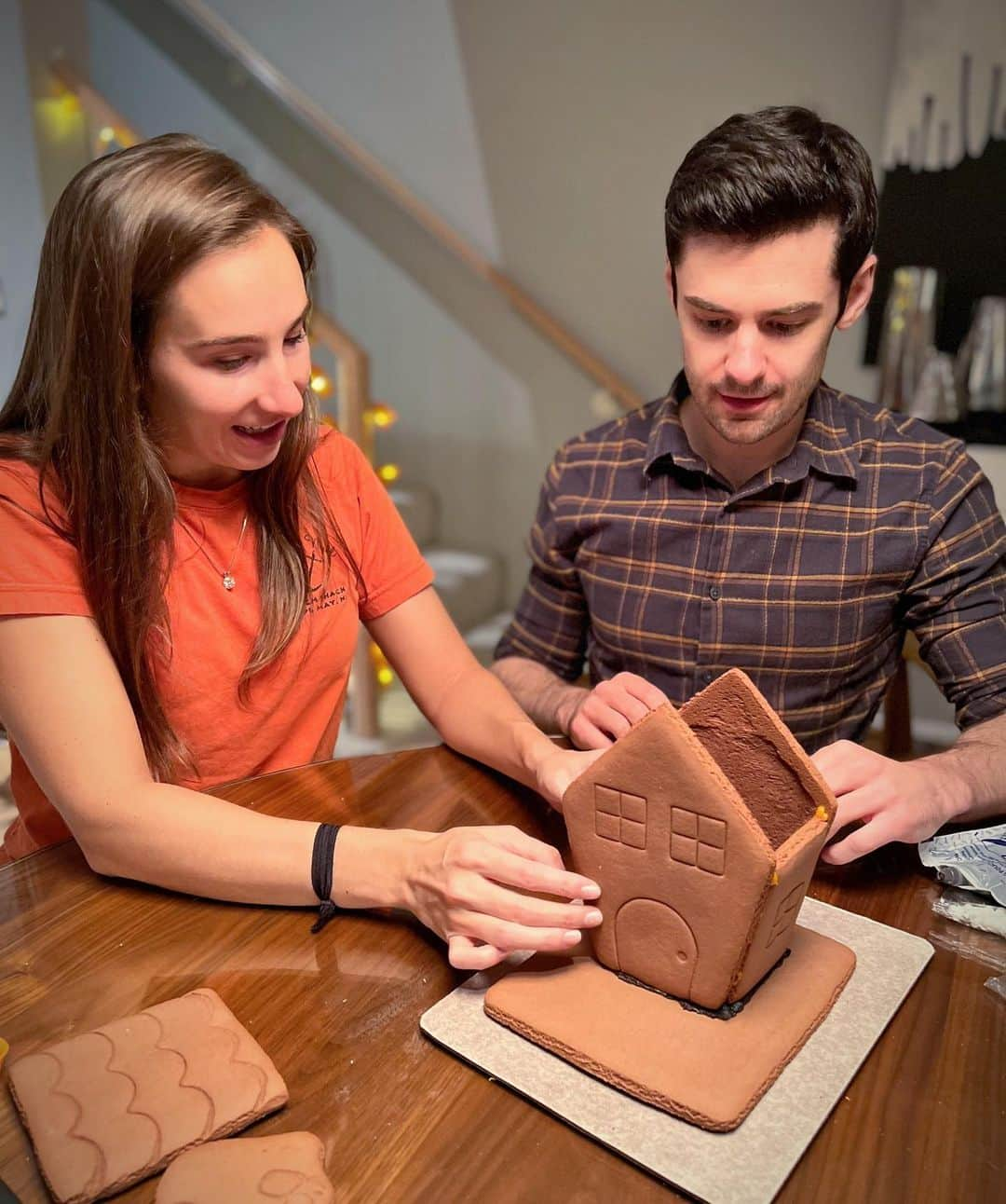 ブレンダン・ロビンソンさんのインスタグラム写真 - (ブレンダン・ロビンソンInstagram)「A little bit of #Halloween + a little bit of #Christmas = One Spooktacular Gingerbread House!!  . . #halloweendecor #fun #couple #halloweencouple #gingerbreadhouse #spookyseason #happyhalloween」10月24日 2時29分 - brendanrobinson