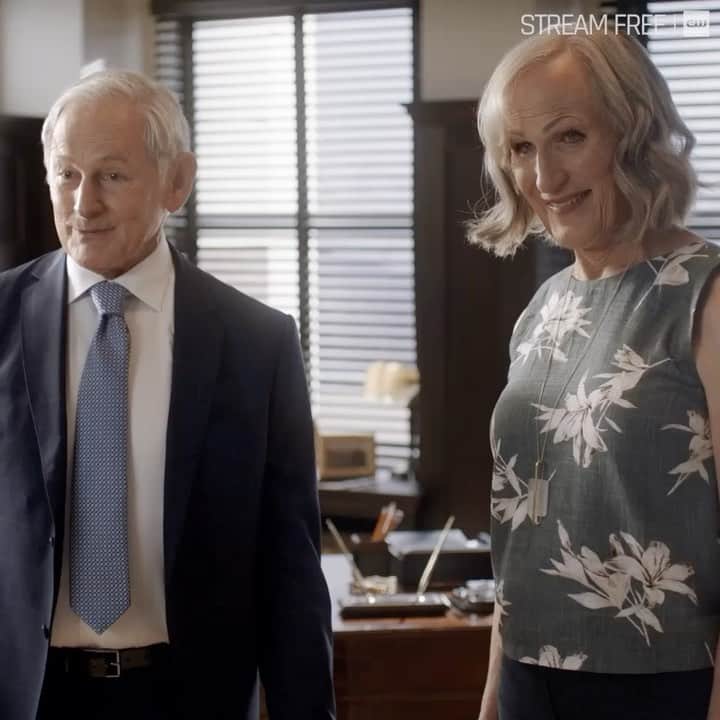 ヴィクター・ガーバーのインスタグラム：「Tonight at 8 on the CW.  Family Law」