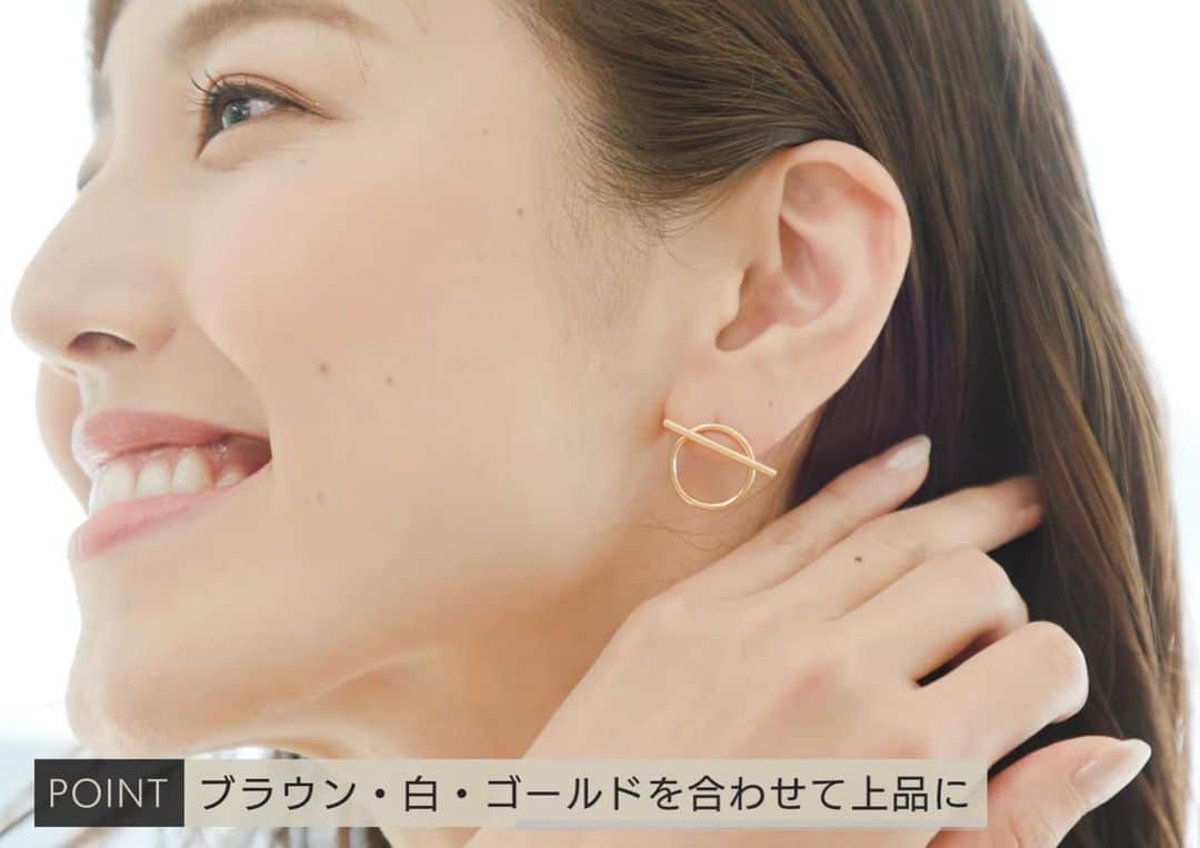 小澤陽子さんのインスタグラム写真 - (小澤陽子Instagram)「𝚊𝚝 𝚠𝚘𝚛𝚔☻  ファッションのコーディネートって、 髪型や、アクセサリーも含めて、 “トータル” なものだなぁと思っています💭🤍  と、いうことで！ 〝遅ればせながらの夏コーデ！ LOOK BOOK〟👗📚  がYouTubeフジアナchで公開されました📺✨  🔗 https://youtu.be/CxbDlra4lFM ( or 『小澤 陽子　LOOK BOOK』で検索🔍)  タイトルにある通り…  夏中にアップする予定が…YouTube班、少数精鋭でやっているもので、作業が大幅に遅れてしまいました、、 季節外れ、ごめんなさい！！🙏🏻😭🥲  今着られないかもしれませんが、 ファッションが好きなので、 いつもどうコーディネートを考えているか？ 『着回し術』や『アイテムの考え方』などの参考に…📝 ご覧いただければと思います🐳💟  バランスなども考えて、髪型や アクセサリーも決めています☻  #きました #これぞ #おざよーfashion👗 (笑) #小澤陽子 #フジテレビアナウンサー #LOOKBOOK #季節外れ #夏コーデ #小澤アナ #フジアナ #フジアナch.」10月24日 18時17分 - yoko.ozawa729