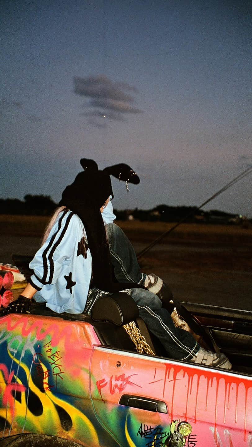 Jvcki Waiのインスタグラム：「[재키와이 (Jvcki Wai)] 　 Jvcki Wai - 'Go Back' (Link in @aomgofficial bio) ㅤ AOMG의 새로운 아티스트, Jvcki Wai의 'Go Back' 공식 뮤직비디오가 AOMGOFFICIAL 채널을 통해 공개되었습니다. 많은 관심 부탁드립니다. 　 AOMG's new artist Jvcki Wai, 'Go Back' Official MV is now available to watch on the AOMGOFFICIAL YouTube channel. 　 　 - @jvckiwai #재키와이 #JvckiWai #GoBack #AOMG」