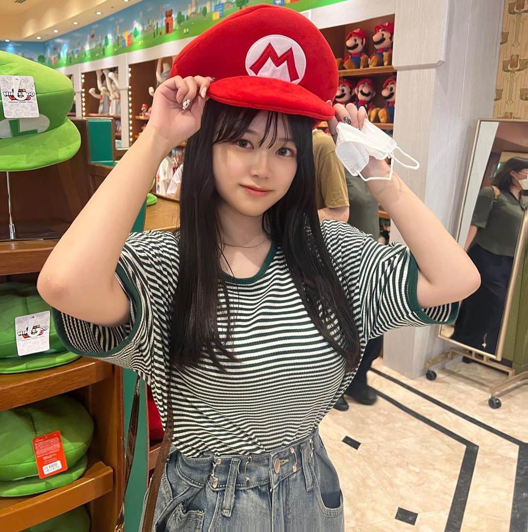 のインスタグラム：「実は今日誕生日です🎂🕯🤍 19歳になりました！！ ラストティーンも楽しみながら自分磨き頑張ります🕊 𓈒 𓂂𓏸   #誕生日  #バースデー  #19歳 #ユニバ  #usjコーデ  #スーパーニンテンドーワールド  #03line」