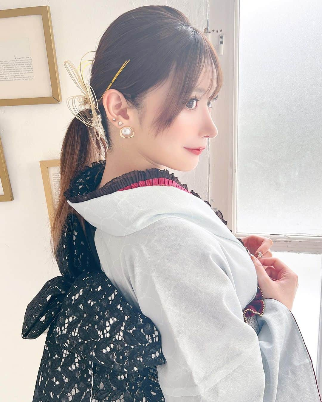 ゆうめろさんのインスタグラム写真 - (ゆうめろInstagram)「・ ・ オフショット👘✨ ストレートヘアでいつもより大人っぽく🖤💋 いつも巻いてる髪型が多いから、 ストレートポニーテールは、新鮮だった🥰！ ・ #着物モデル  #vasara」10月24日 11時58分 - yk.o0