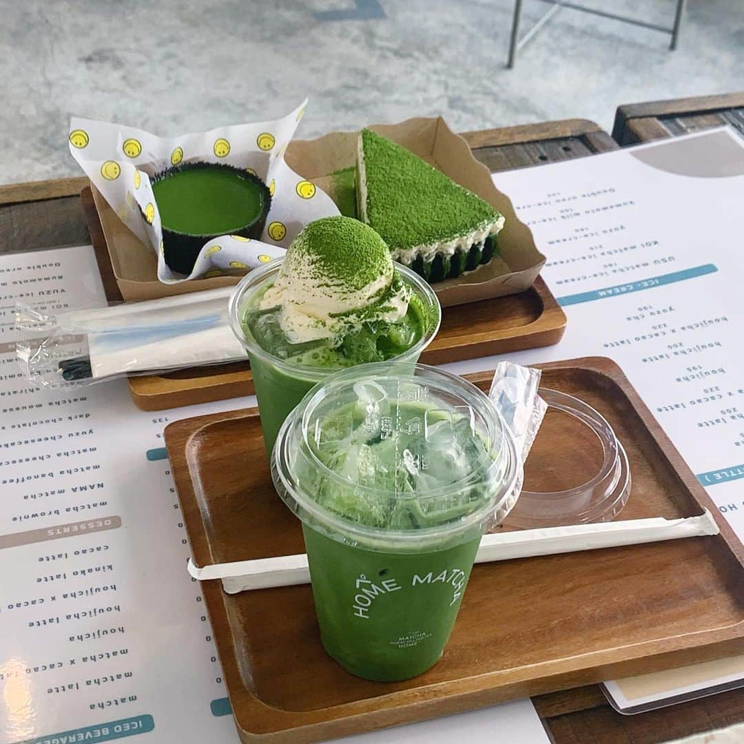 tealilycafeのインスタグラム：「วันนี้ร้านเปิดให้บริการตามปกตินะคะ แวะมาทานที่ร้านหรือกลับบ้านได้เช่นกันค่ะ  ONLINE DELIVERY  Line man : http://wongn.ai/i79gf  Robinhood : https://static.robinhood.in.th/app_link.html?URI=robinhoodth://merchantlanding/id/70153  #homematcha」