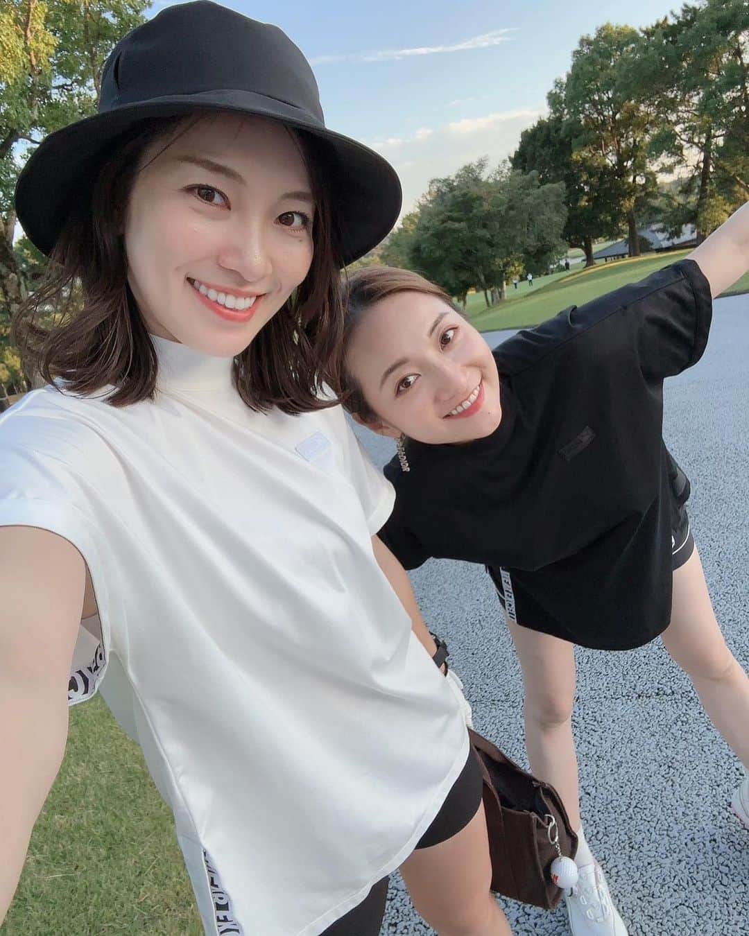 瀬戸山清香のインスタグラム：「ゆいちゃんとゴルフして来たよーん🏌️‍♀️ 都城でいつも遊んでもらってるメンバーが東京に遊びに来たのでお供して来ました✨ 関東で都城弁聞けるのなんかエモかった🥺✨ 美味しいご飯も沢山食べれて、贅沢な旅でした🎶 ゴルフ上手くなりたいなぁ⛳️ この歳でお友達とペアルックも楽しかった🤣💓 ゆいちゃんナイスチョイスでした🙆‍♀️💕  #golf #trip #旅行 #ゴルフ #ゴルフ女子 #ゴルフコーデ」