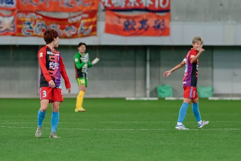 三宅史織さんのインスタグラム写真 - (三宅史織Instagram)「開幕戦🦁🔴 最高の応援ありがとうございました！ 勝つって最高✌️  #inac神戸 #weリーグ」10月24日 14時47分 - miyakeshiori5