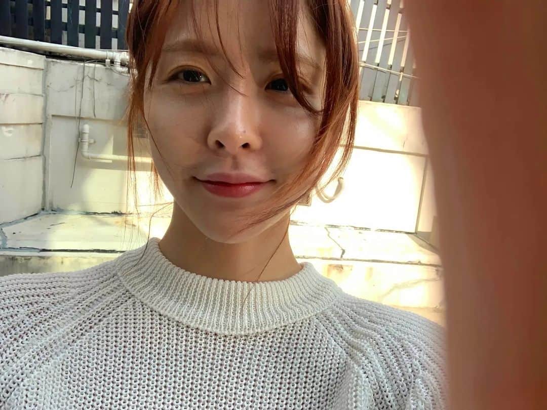 チン・イェソルのインスタグラム：「일교차 신경안쓰다가 가을감기 앓는듕🥲 #감기조심하세요 🫶🏼」