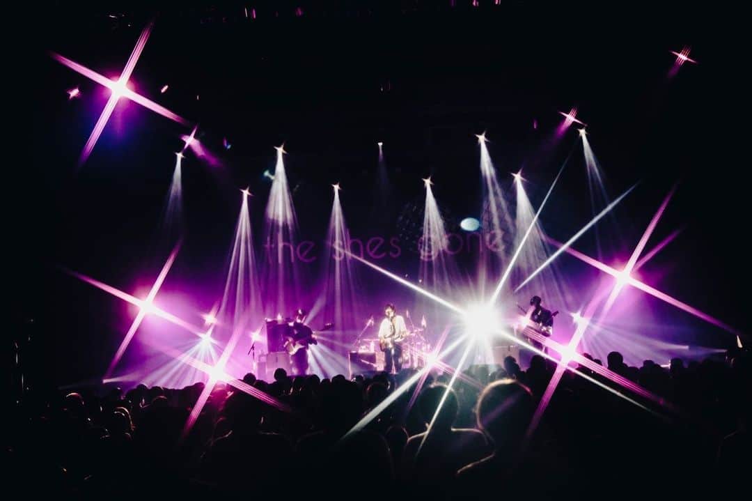 のインスタグラム：「Make me Sunny tour 2022 Zepp Nagoya  遂にスタート致しました、、！  名古屋からツアーのスタートを切ったのは新鮮でした！  新体制でのツアー、気合入れていきます💪  Photo by @yusuke_mphoto   #theshesgone #シズゴ」